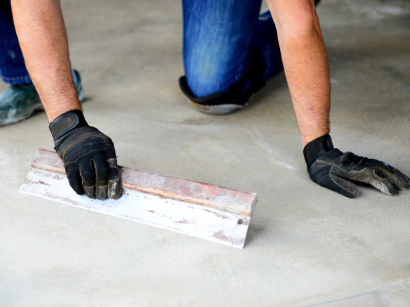 Preparing surface before polishing old concrete floors ensures durability and optimal final shine.